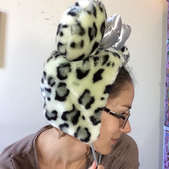 GIFTED 🎁Animal Print Furry Minnie Mouse Ears - Picture 3 of 12